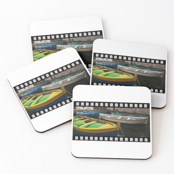 Aperçu de l'œuvre Colorful Harbor Boats Film Frame créée et vendue par fartiachaf.