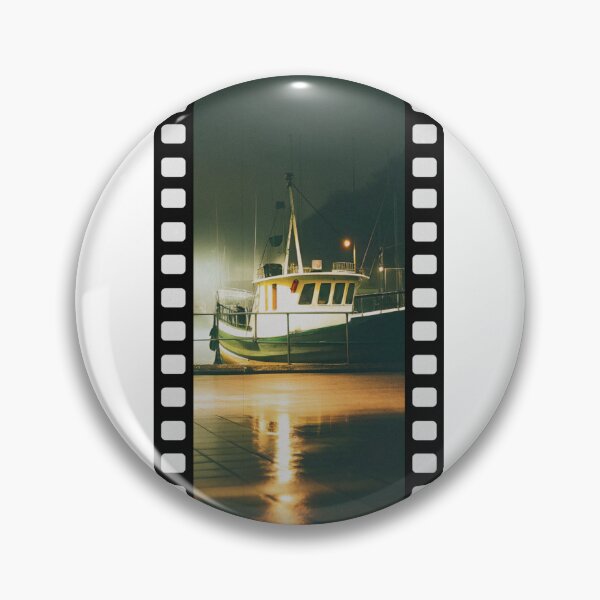 Aperçu de l'œuvre Night Harbor Boat Cinematic Film créée et vendue par fartiachaf.