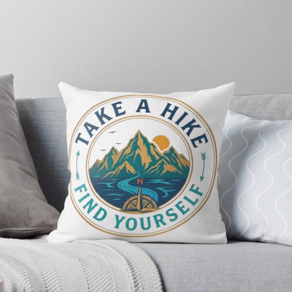 Aperçu de l'œuvre Take A Hike Find Yourself Hiking Vintage Compass Mountain T-Shirt créée et vendue par Salma.Store.