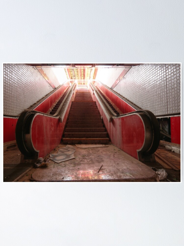 Alternate view of Metro 2033 Poster