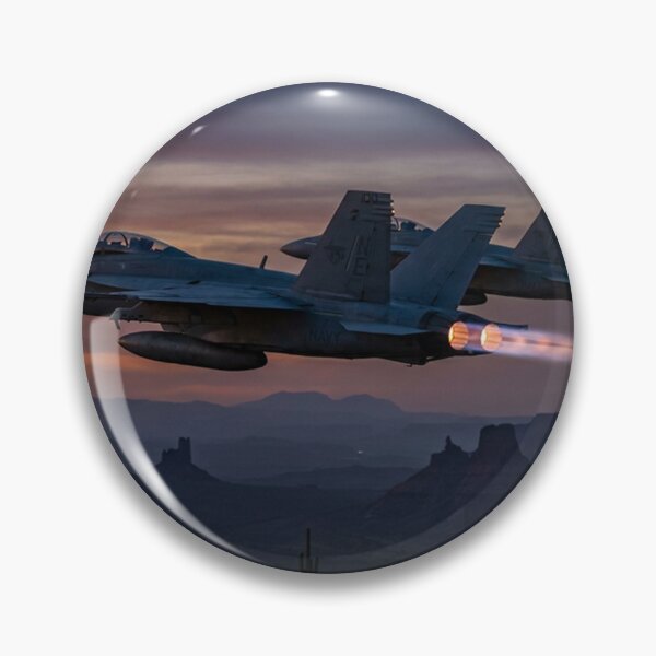 Artikelvorschau, F/A-18 Hornets mit Nachbrenner über Wüstenplateaus entworfen und verkauft von Airpower Art.