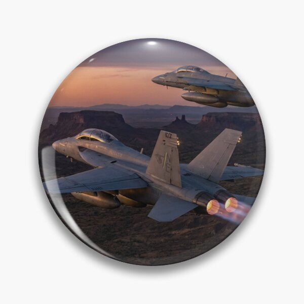 Artikelvorschau, F/A-18 Hornets im Kurvenflug über den Desert Mesa Buttes entworfen und verkauft von Airpower Art.