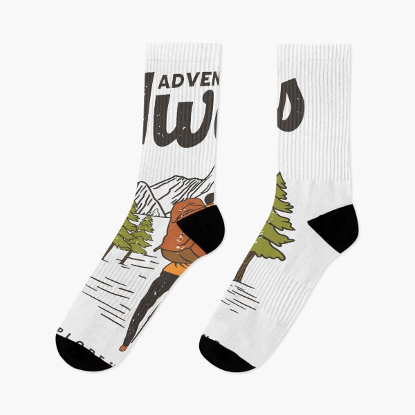 Item preview, La aventura te espera. Explora las montañas. Excursionista clásico. designed and sold by heedooppod.