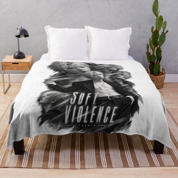 Artikelvorschau, Taemin Soft Violence Blonde Smoky Collage Artwork | TAEMate Aesthetic entworfen und verkauft von Valeree Store.