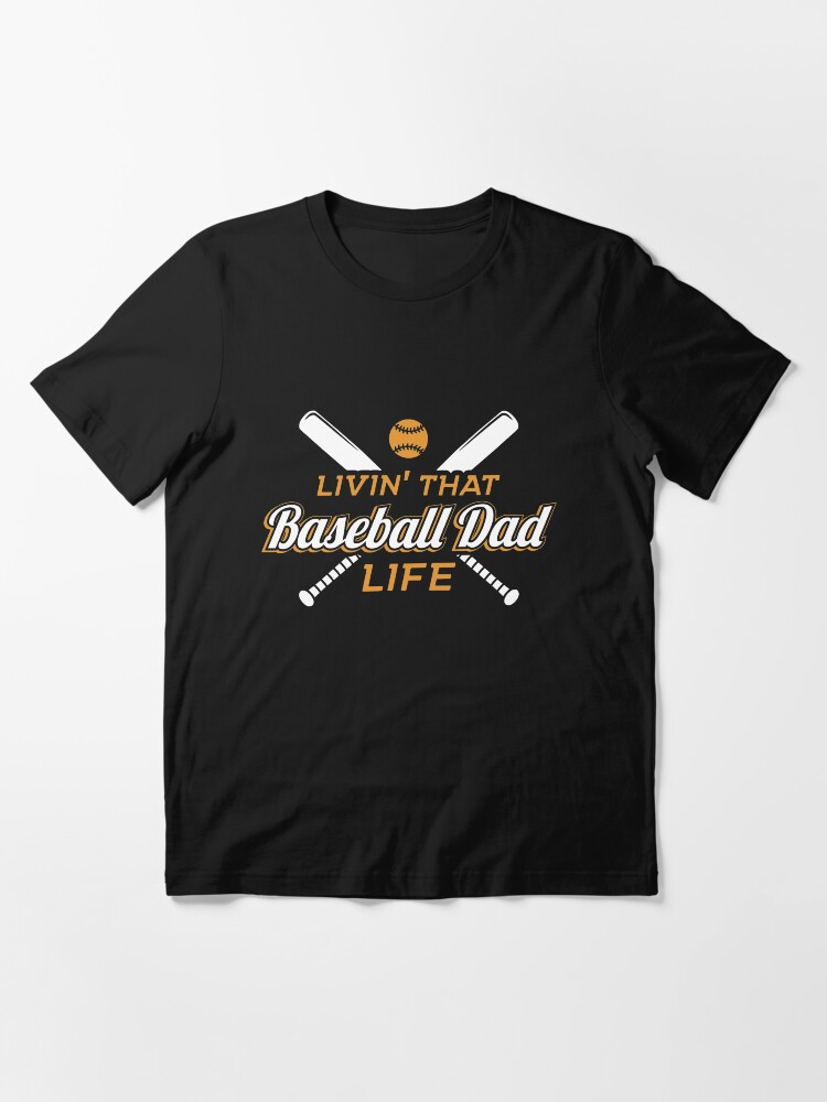 Thumbnail 3 von 7, Essential T-Shirt, Livin' That Baseball Dad Life - Funny Baseball Quote Gift designt und verkauft von yeoys.