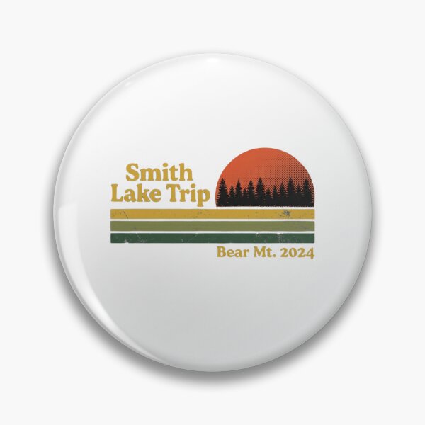 Artikelvorschau, Ausflug zum Smith Lake, Camping am Bear Mountain im Retro-Stil der 70er Jahre bei Sonnenuntergang entworfen und verkauft von raedattia.