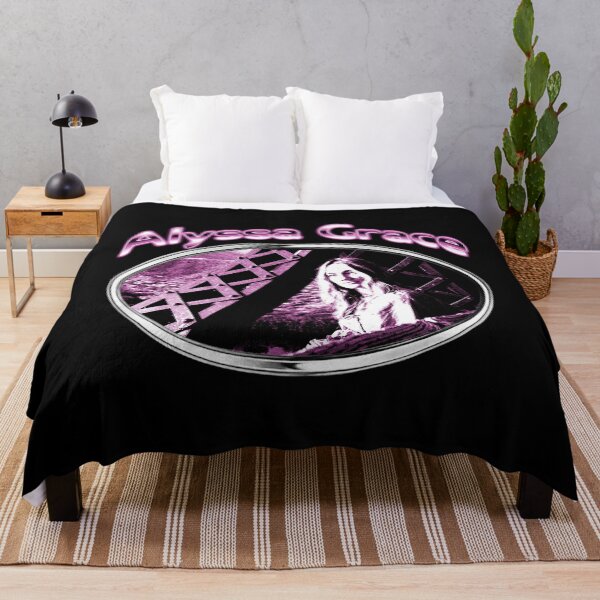 Item preview, Cantante de folk pop con marco cromado designed and sold by KirinStudio.