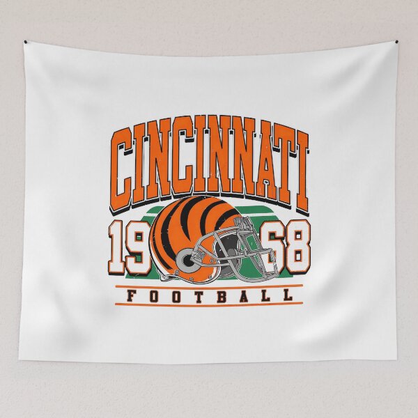Aperçu de l'œuvre Graphique vintage de l'équipe de football de Cincinnati de 1968 créée et vendue par Rowyn1998.
