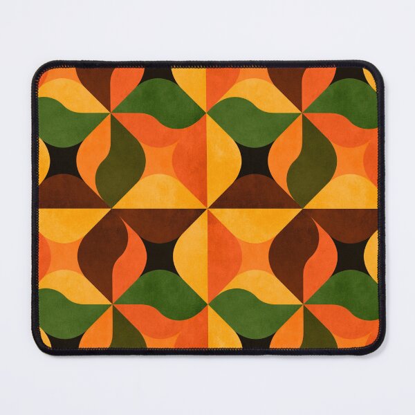 Artikelvorschau, Nahtloses, geometrisches Retro-Muster mit warmen orange-grün-braunen Fliesen im Mid-Century-Stil entworfen und verkauft von KanDa-Shop.