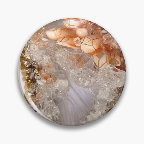 Artikelvorschau, Pfirsichachat-Geode mit Kristallen und Goldglitzer — Luxuriöser Kunstdruck aus Kunstharz entworfen und verkauft von LYAN-STORE.