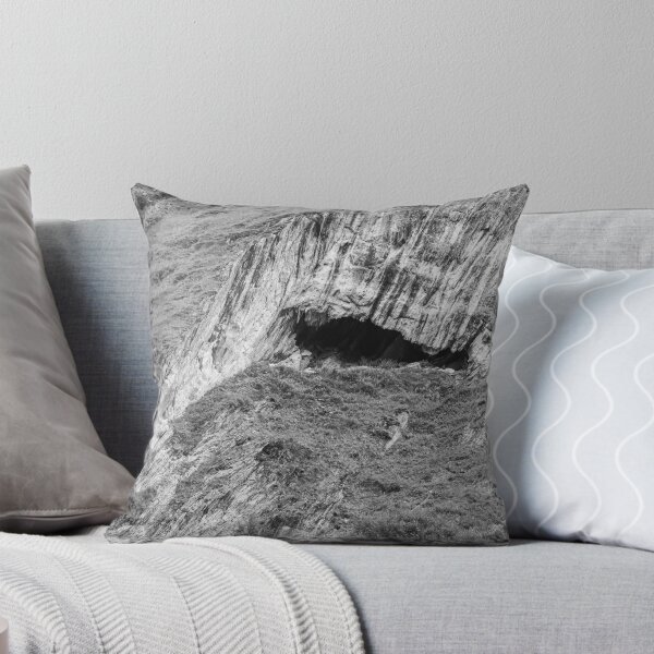 Artikelvorschau, Die verborgene Höhle – Monochrome Alpenlandschaft entworfen und verkauft von alicjamiekina.