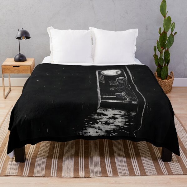 Artikelvorschau, Ghostly Skeleton Under Moonlight Gothic Art entworfen und verkauft von D6rkT3chDemon.