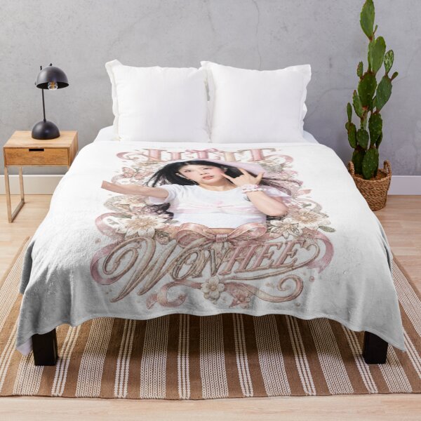 Artikelvorschau, Wonhee ILLIT Schleier-Bühnenbild | Kokettes Schleifenemblem entworfen und verkauft von Valereekmerch.