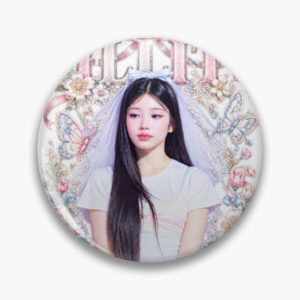Aperçu de l'œuvre Wonhee ILLIT Cute Stage Graphic | Coquette Ribbon Fashion créée et vendue par Valereekmerch.