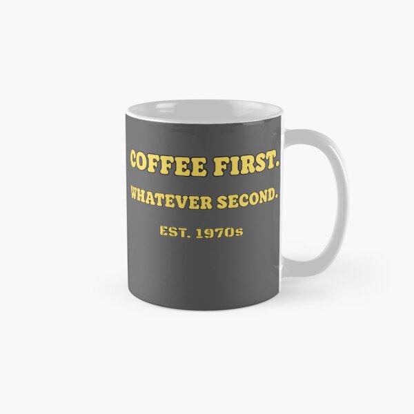 Artikelvorschau, Kaffee zuerst, dann alles andere – Lustiges Geschenk im 90er-Jahre-Stil mit sarkastischem Retro- und Vintage-Touch der Generation X entworfen und verkauft von PoppaBear71.