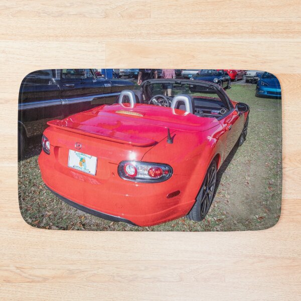 Artikelvorschau, 2006 roter Mazda Miata MX-5 entworfen und verkauft von RichFrancoCars.