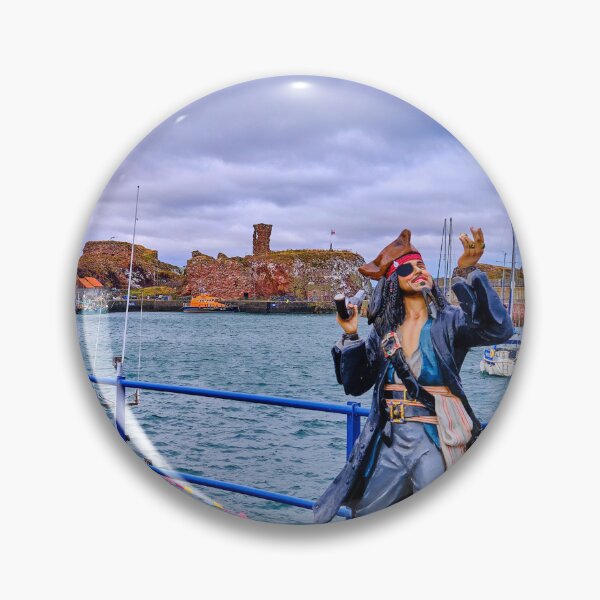 Artikelvorschau, Piratenstatue im Hafen von Dunbar entworfen und verkauft von Violaman.
