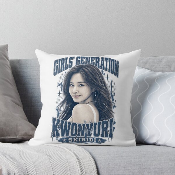 Aperçu de l'œuvre Girls' Generation Kwon Yuri Skibidi Y2K Retro Graphic créée et vendue par Valereekmerch.