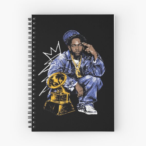Artikelvorschau, Rapper hält goldene Trophäen in Retro-Jeansjacke entworfen und verkauft von Bandnarelle.
