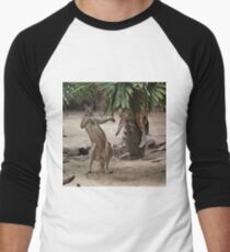 Dancing Kangaroo Men's Baseball ¾ T-Shirt