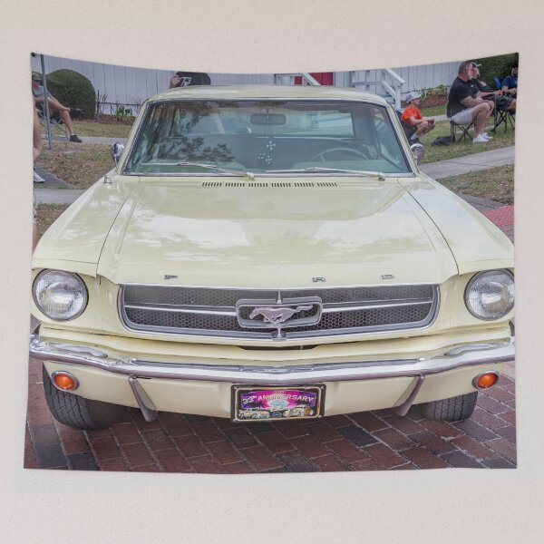 Artikelvorschau, Gelbes Ford Mustang Coupé, Baujahr 1965 entworfen und verkauft von RichFrancoCars.