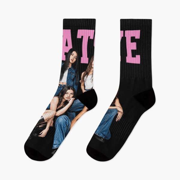 Aperçu de l'œuvre Katseye, groupe de filles Kpop Y2K, six femmes en tenues denim créée et vendue par AvaLawley.