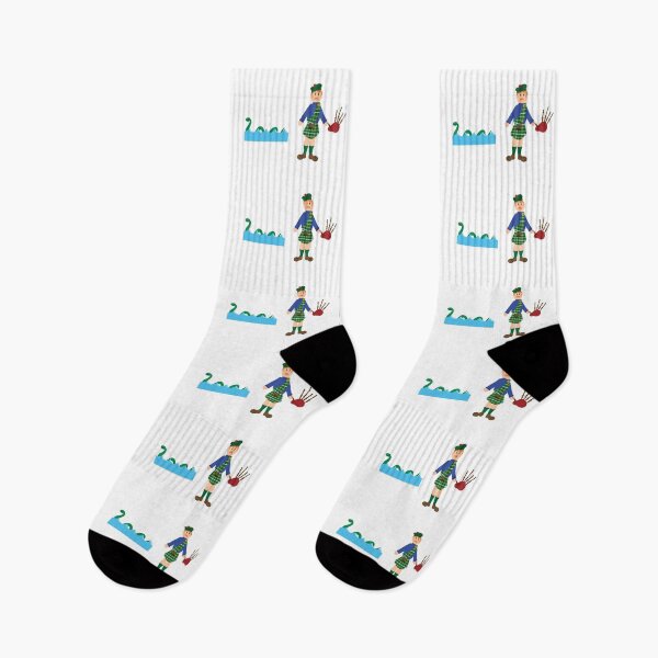 Aperçu de l'œuvre Un Écossais jouant de la cornemuse, vêtu d'un costume traditionnel de clan, avec le monstre du Loch Ness en arrière-plan. Le cadeau idéal pour votre ami écossais. créée et vendue par Sock Garden.