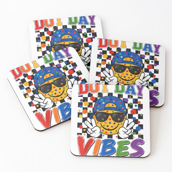 Artikelvorschau, Dot Day Vibes Smile Face Colorful Polka Dot entworfen und verkauft von Crookedorbit ⭐⭐⭐⭐⭐ .