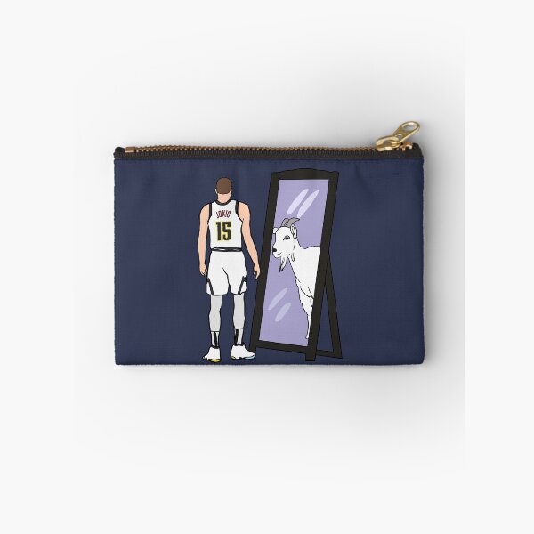 Aperçu de l'œuvre Nikola Jokic Miroir GOAT créée et vendue par RatTrapTees.