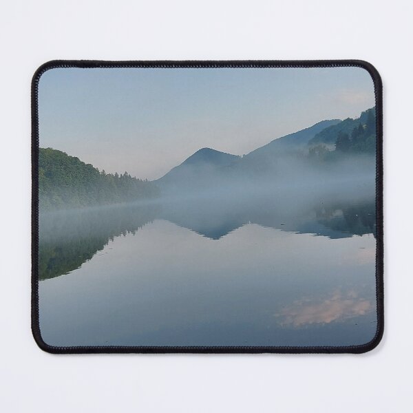 Artikelvorschau, Perfekte Spiegelung in einem Bergsee entworfen und verkauft von ObjectAndNature.
