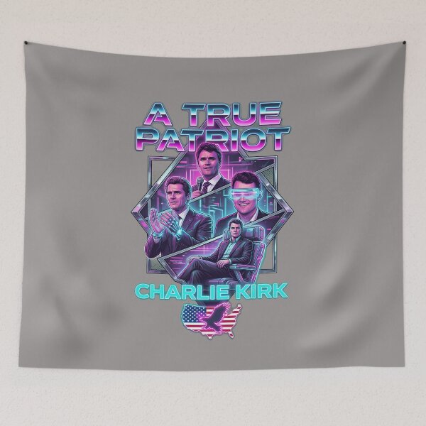 Aperçu de l'œuvre T-shirt collage Charlie Kirk « Un vrai patriote » - 77 créée et vendue par DominikWagner.