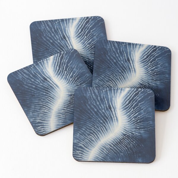 Artikelvorschau, Japanisches Shibori in Indigoblau und Weiß entworfen und verkauft von KsaveraArt.