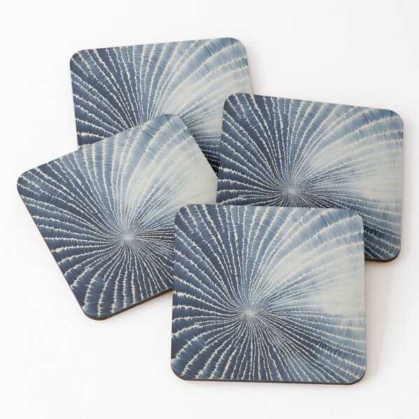 Artikelvorschau, Japanisches Shibori-Mandala in Indigoblau und Weiß entworfen und verkauft von KsaveraArt.
