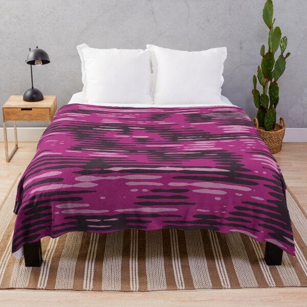 Artikelvorschau, Rosa Tarnmuster mit digitalen Linien in Rosa- und Lilatönen entworfen und verkauft von ShopieHome.