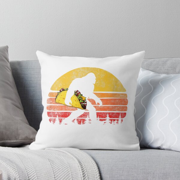 Artikelvorschau, Lustiges Bigfoot-Shirt mit Taco, lustiges T-Shirt für Taco-Liebhaber entworfen und verkauft von gidget-gadget.