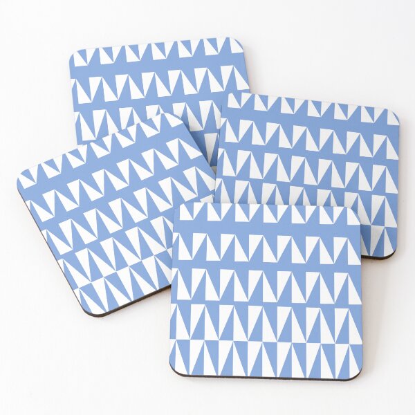 Artikelvorschau, Blue Geometric Triangles – Modernes Blau-Weiß Muster entworfen und verkauft von peterhlorenz.