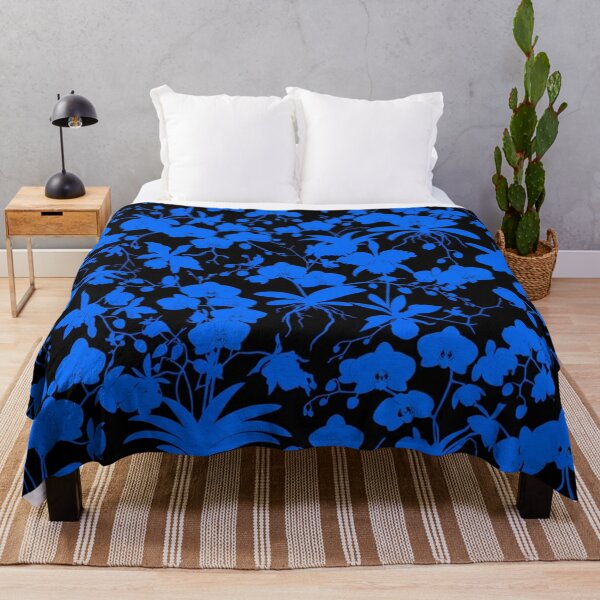 Aperçu de l'œuvre Motif d'orchidées bleues sur fond noir créée et vendue par Owcomm.