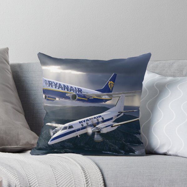 Artikelvorschau, Ryanair Generationen über Irland Luftfahrtillustration entworfen und verkauft von Skyframe Aviation.