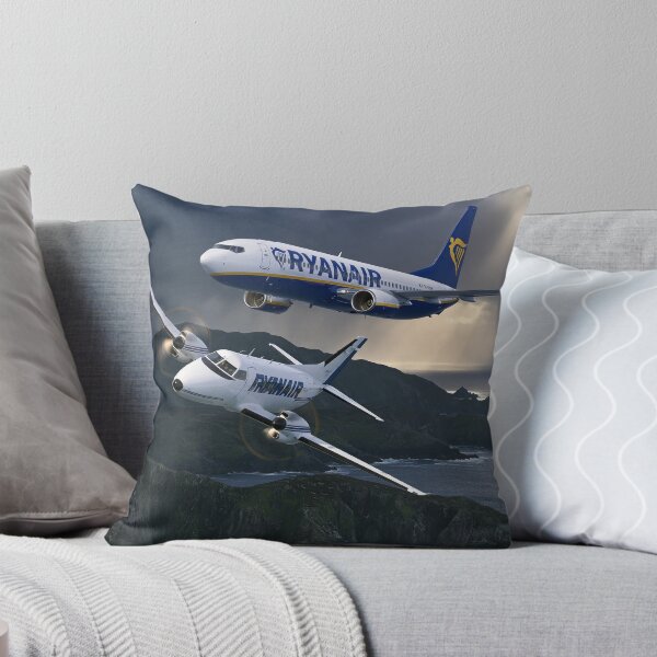 Artikelvorschau, Ryanair Storm Coast Luftfahrtillustration entworfen und verkauft von Skyframe Aviation.