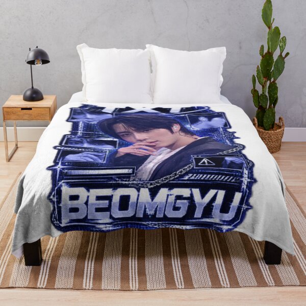 Aperçu de l'œuvre Graphisme de rue bleu néon TXT Beomgyu Visuel de scène créée et vendue par Valeree Store.