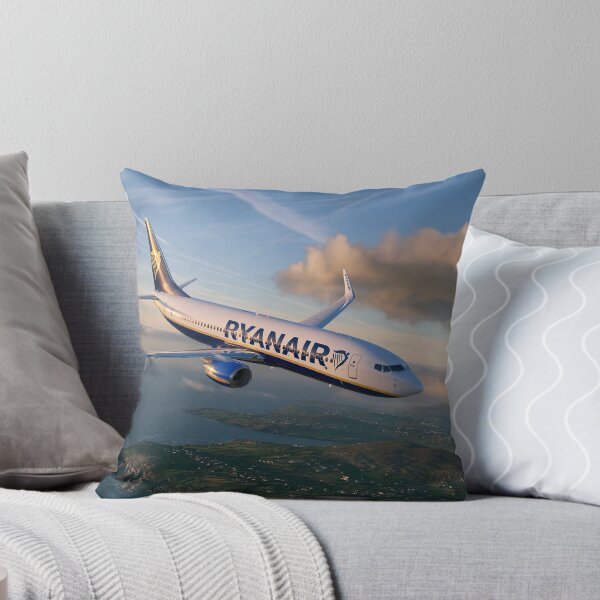 Artikelvorschau, Ryanair 737 Golden Coast Luftfahrtillustration entworfen und verkauft von Skyframe Aviation.