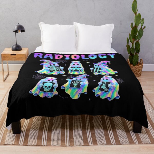 Aperçu de l'œuvre Radiologie Halloween Fantômes Effrayants Technicien en radiologie Rayons X Vbrant créée et vendue par MarlaMaloneShop.