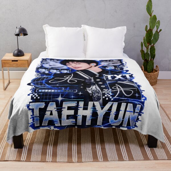 Aperçu de l'œuvre TXT Taehyun High Note Power Cyber Blue Graphic créée et vendue par Valeree Store.