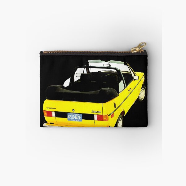 Aperçu de l'œuvre Publicité pour une voiture cabriolet décapotable créée et vendue par hunsonaraneom.