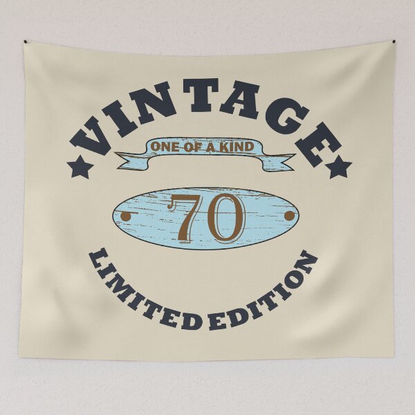 Artikelvorschau, Limitierte Vintage-Edition, 70 Jahre alt – Geschenk zum 70. Geburtstag entworfen und verkauft von Alexaltay.