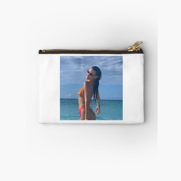 Artikelvorschau, Stilvolles, von Bella Hadid inspiriertes Modeillustrationsdesign entworfen und verkauft von kryptonite301.