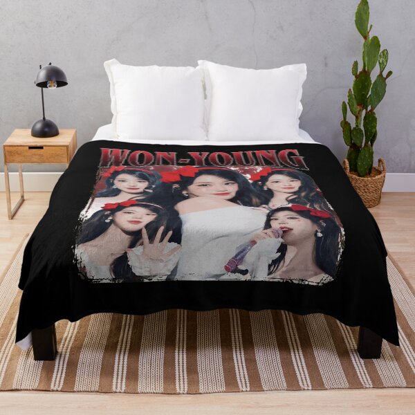 Item preview, Jang Wonyoung Vintage Retro K-Pop Ídolo designed and sold by Claudia5010088.