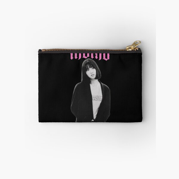 Artikelvorschau, Momo K-Pop Gothic Style Portrait Tee entworfen und verkauft von Michelle186757.