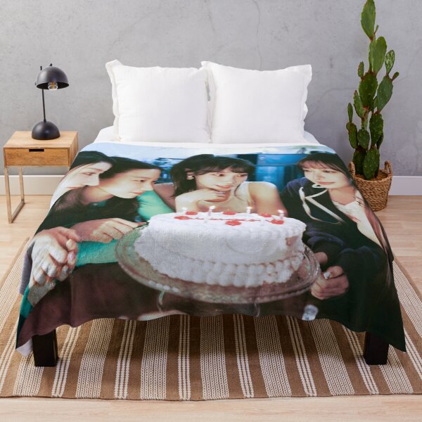 Item preview, LE SSERAFIM (KPOP) designed and sold by jaofnn.