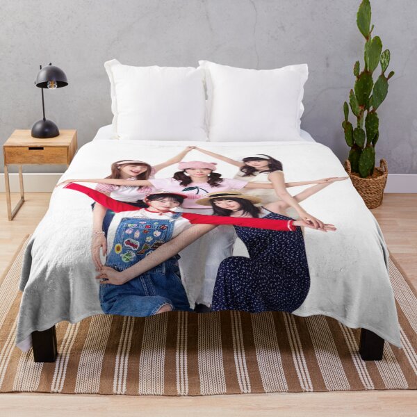 Item preview, LE SSERAFIM (KPOP) designed and sold by jaofnn.